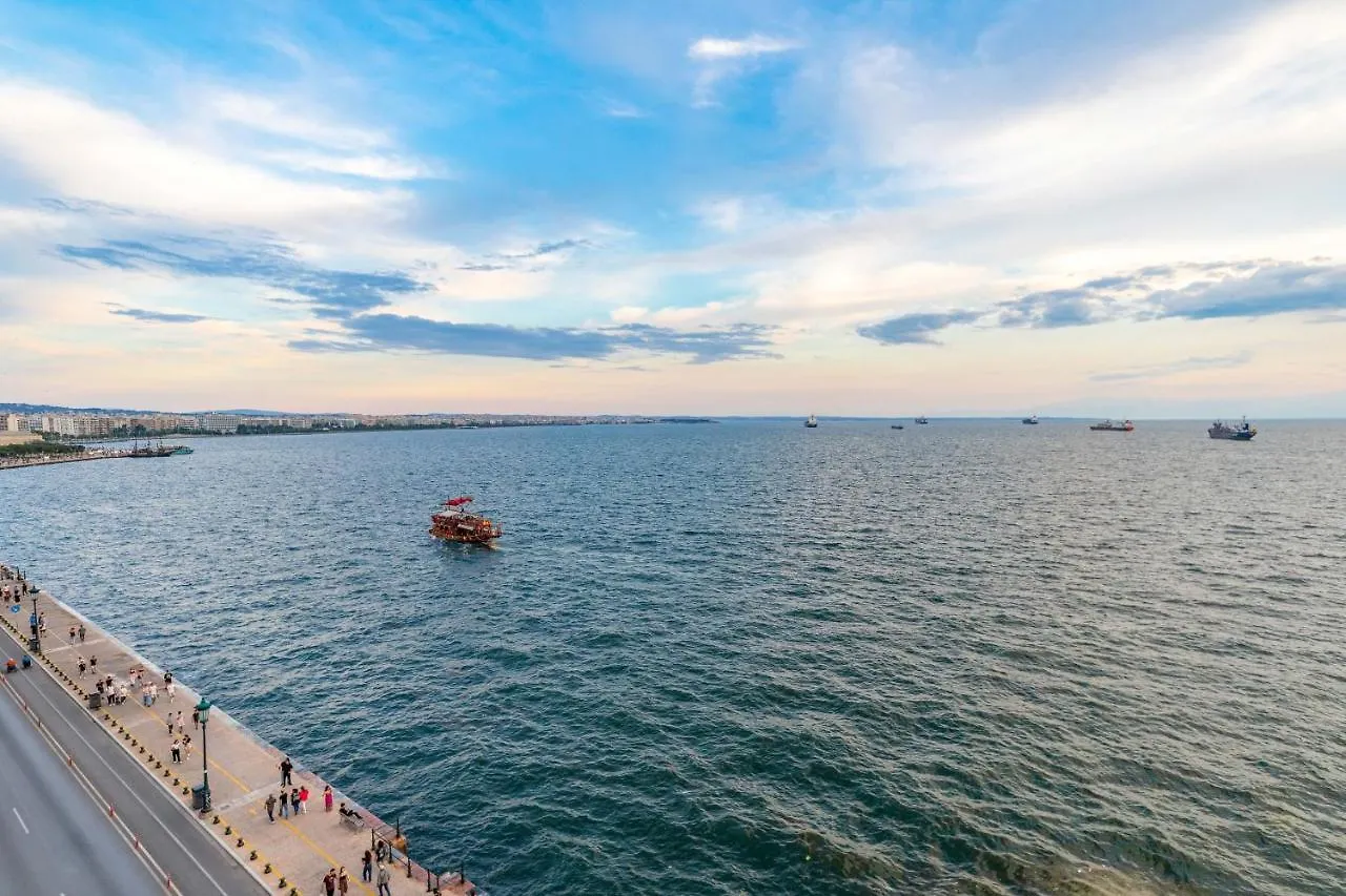 Apartment Iconic Salonica Suite Seafront