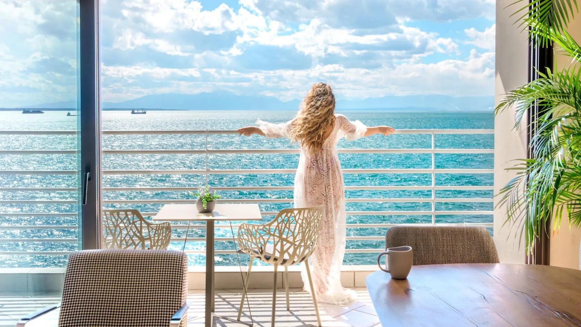 Iconic Salonica Suite Seafront Apartment